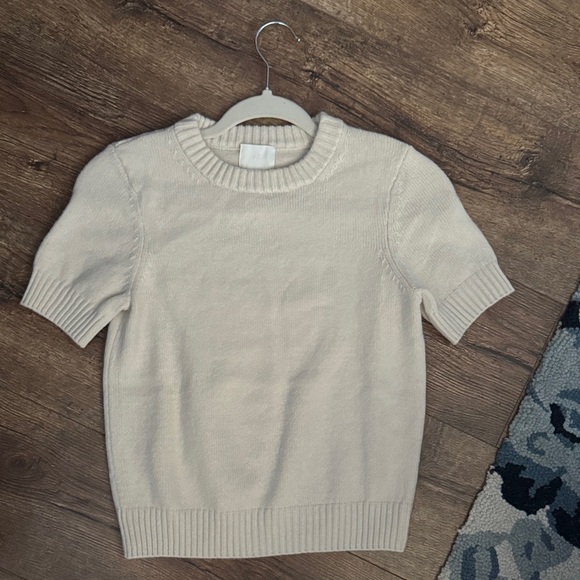 H&M Tops - H&M sweater top